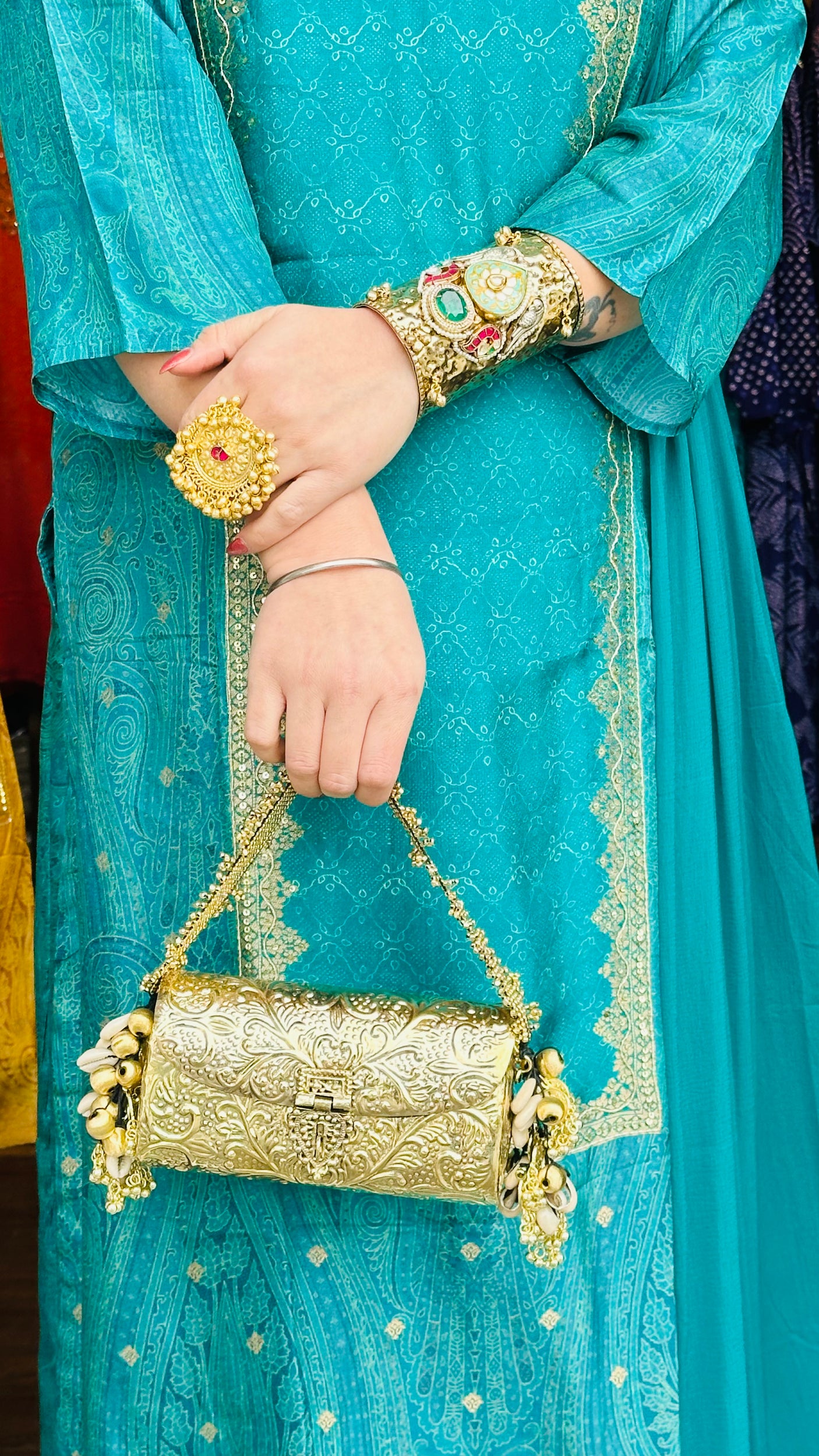 Hand cuff
Emerald Pachi Kundan detailing