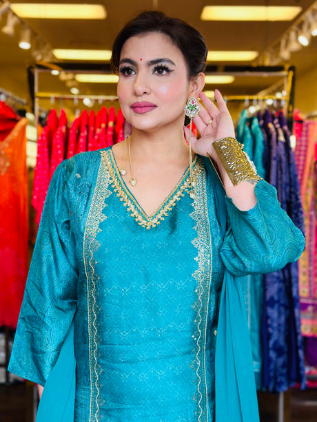 Hand cuff
Emerald Pachi Kundan detailing