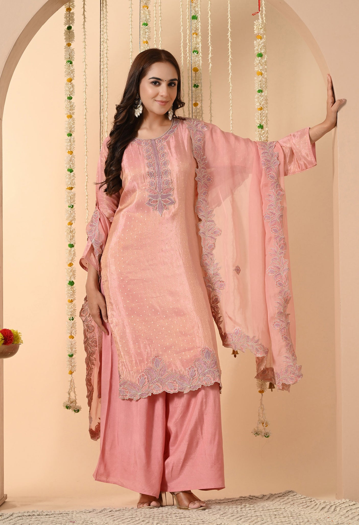 Banno Ki Shaan – Embroidered Silk Suit Set