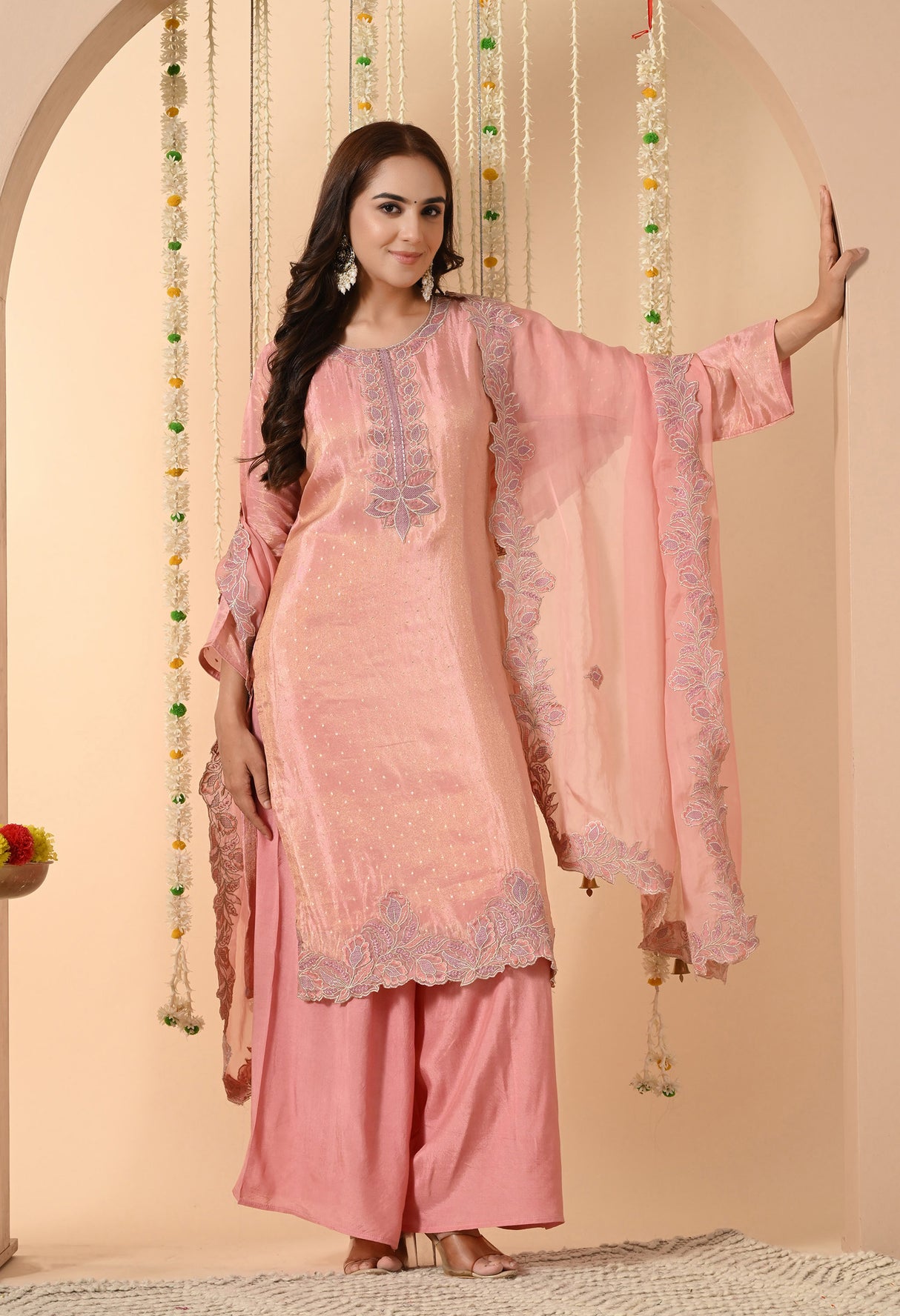 Banno Ki Shaan β Embroidered Silk Suit Set