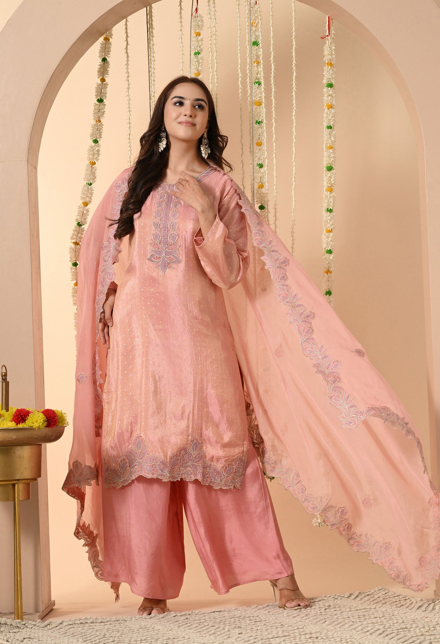Banno Ki Shaan – Embroidered Silk Suit Set