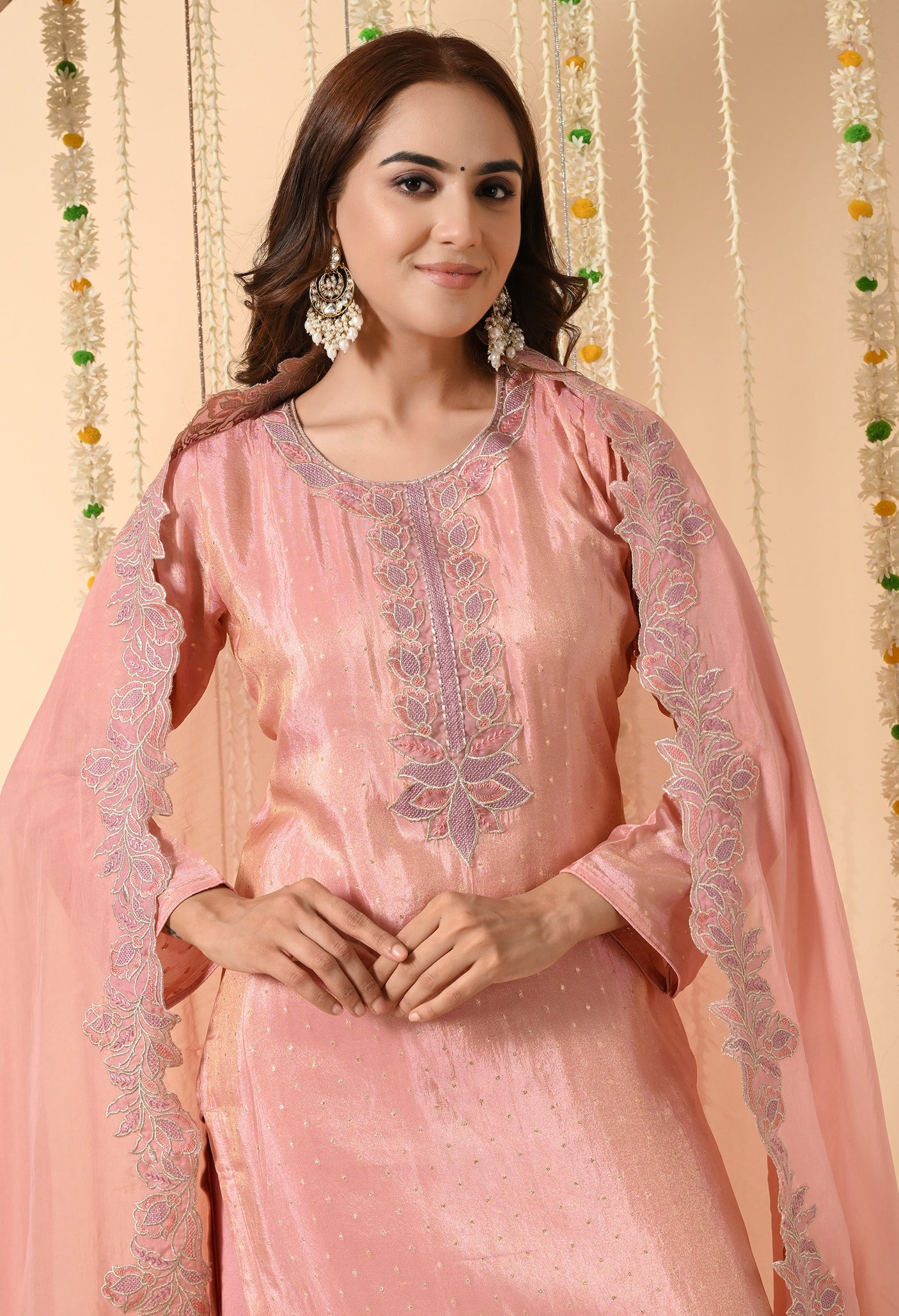 Banno Ki Shaan – Embroidered Silk Suit Set