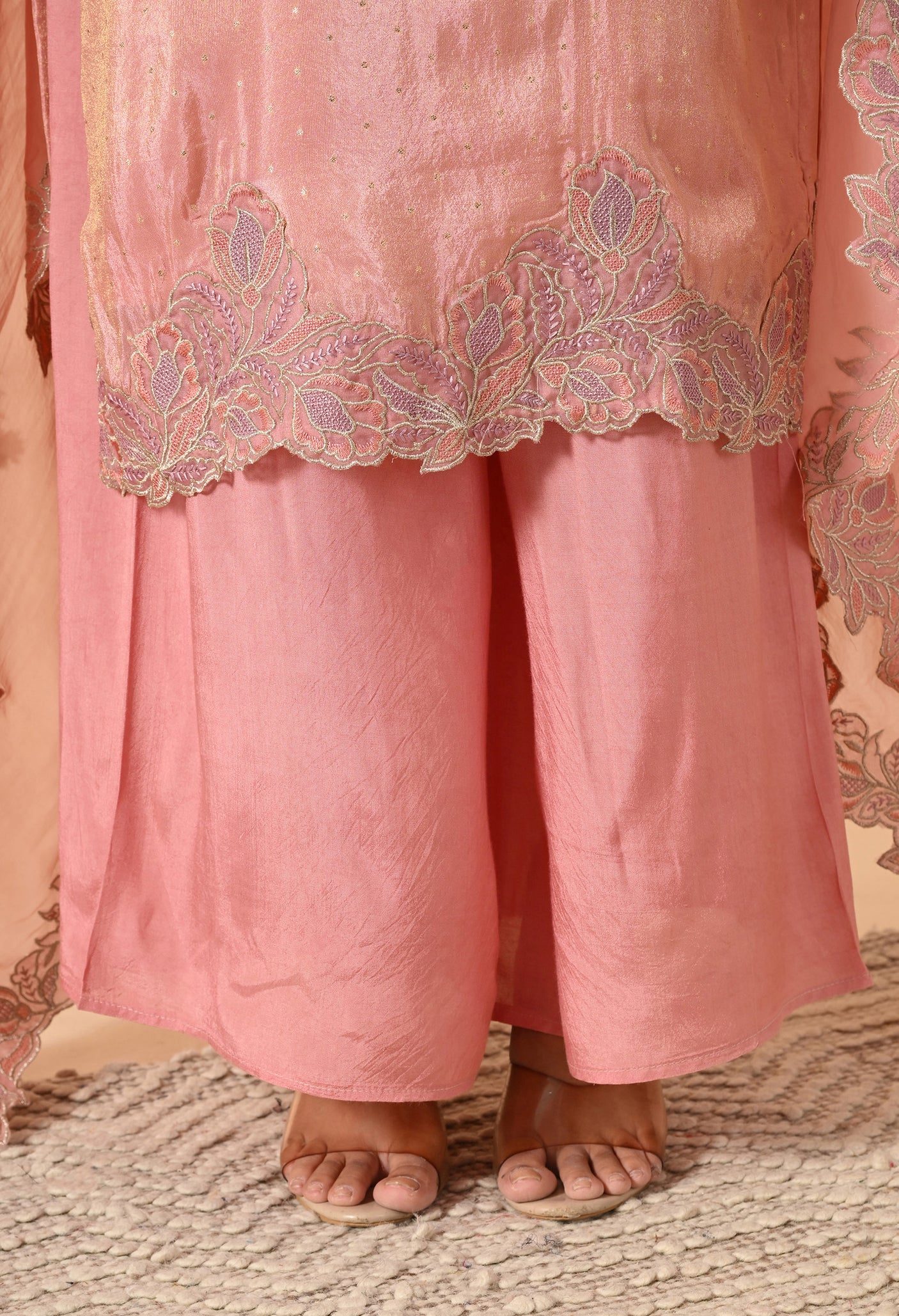 Banno Ki Shaan – Embroidered Silk Suit Set