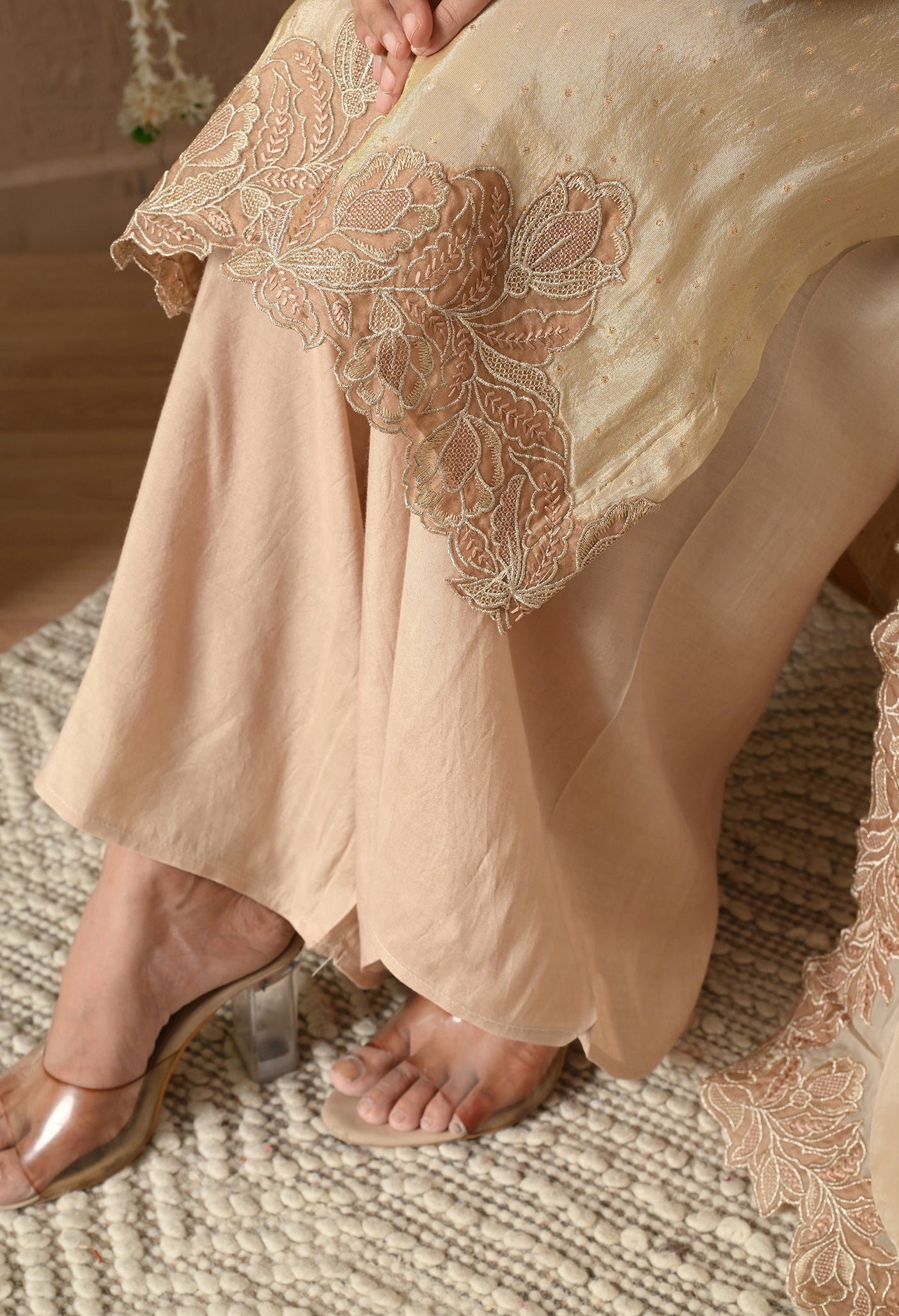 Banno Ki Shaan – Embroidered Silk Suit Set