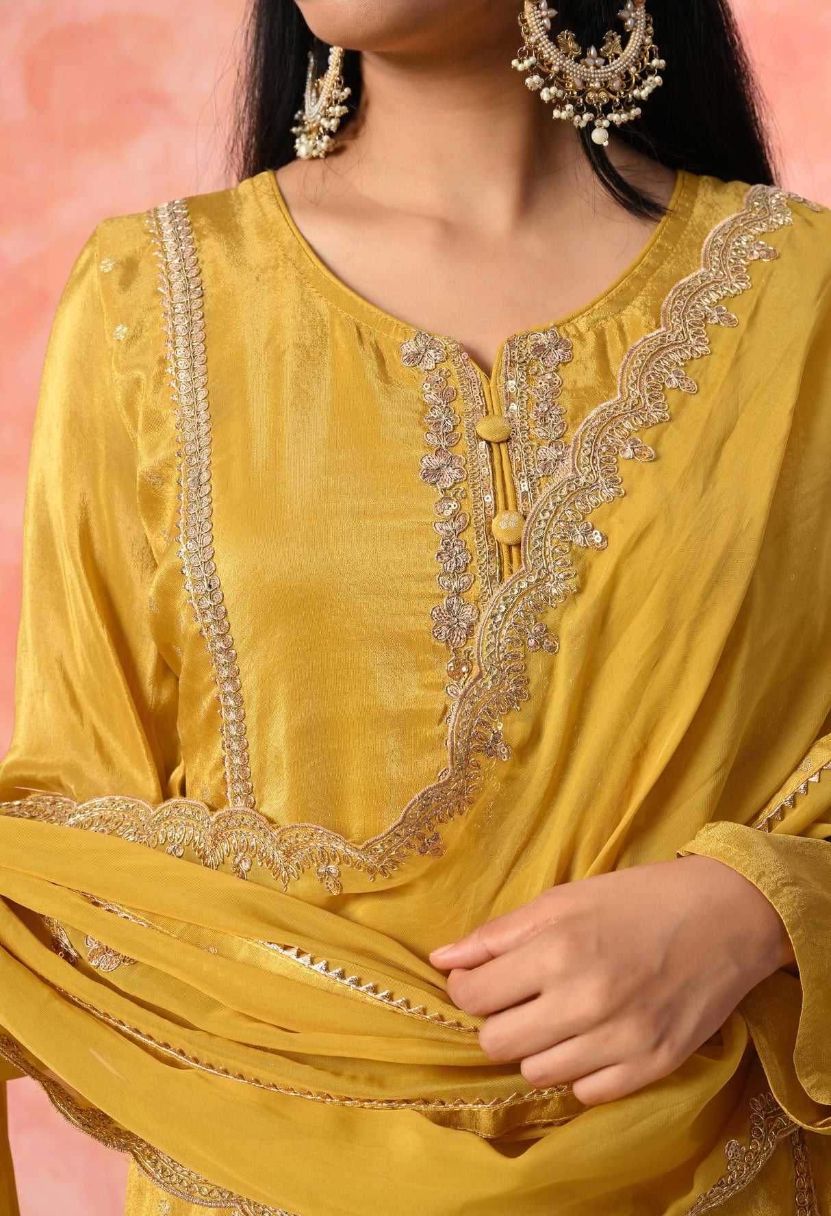 Sunehri saaz suit