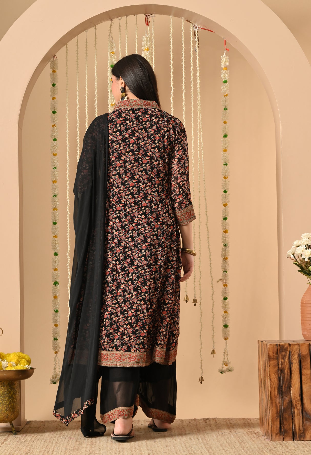 Zahra Phool Kurta Set