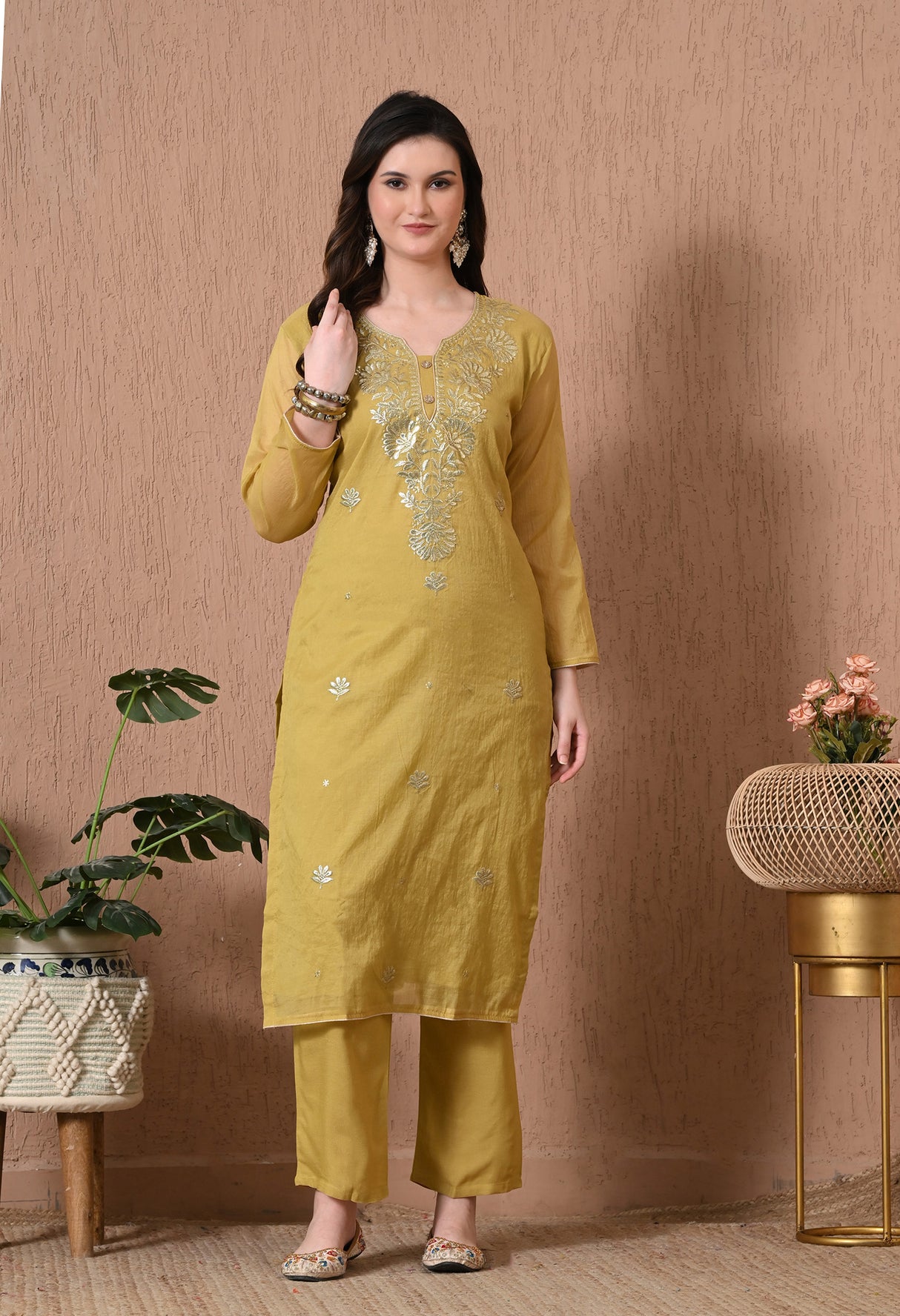 Raunaq-e-Rang Suit