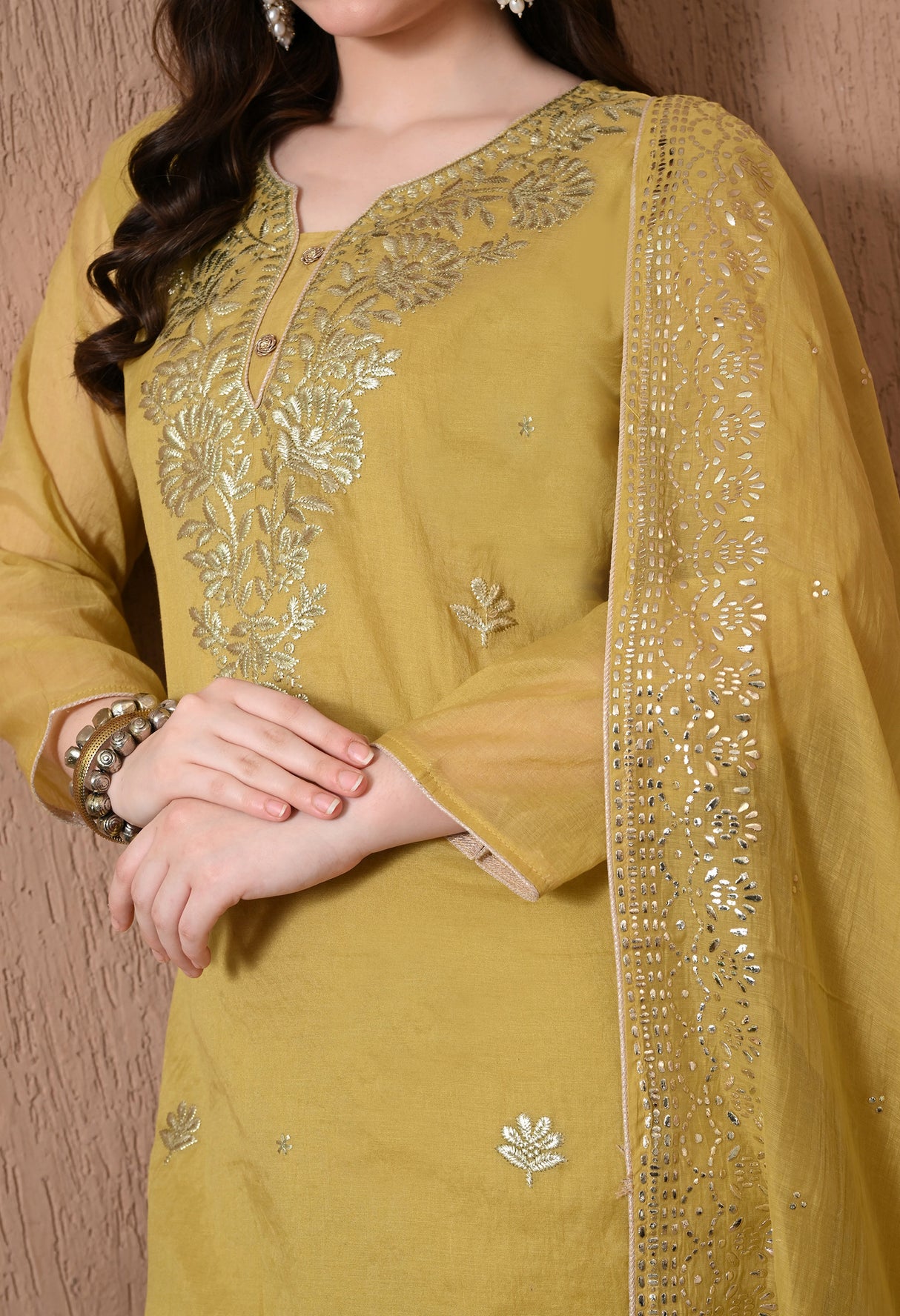Raunaq-e-Rang Suit