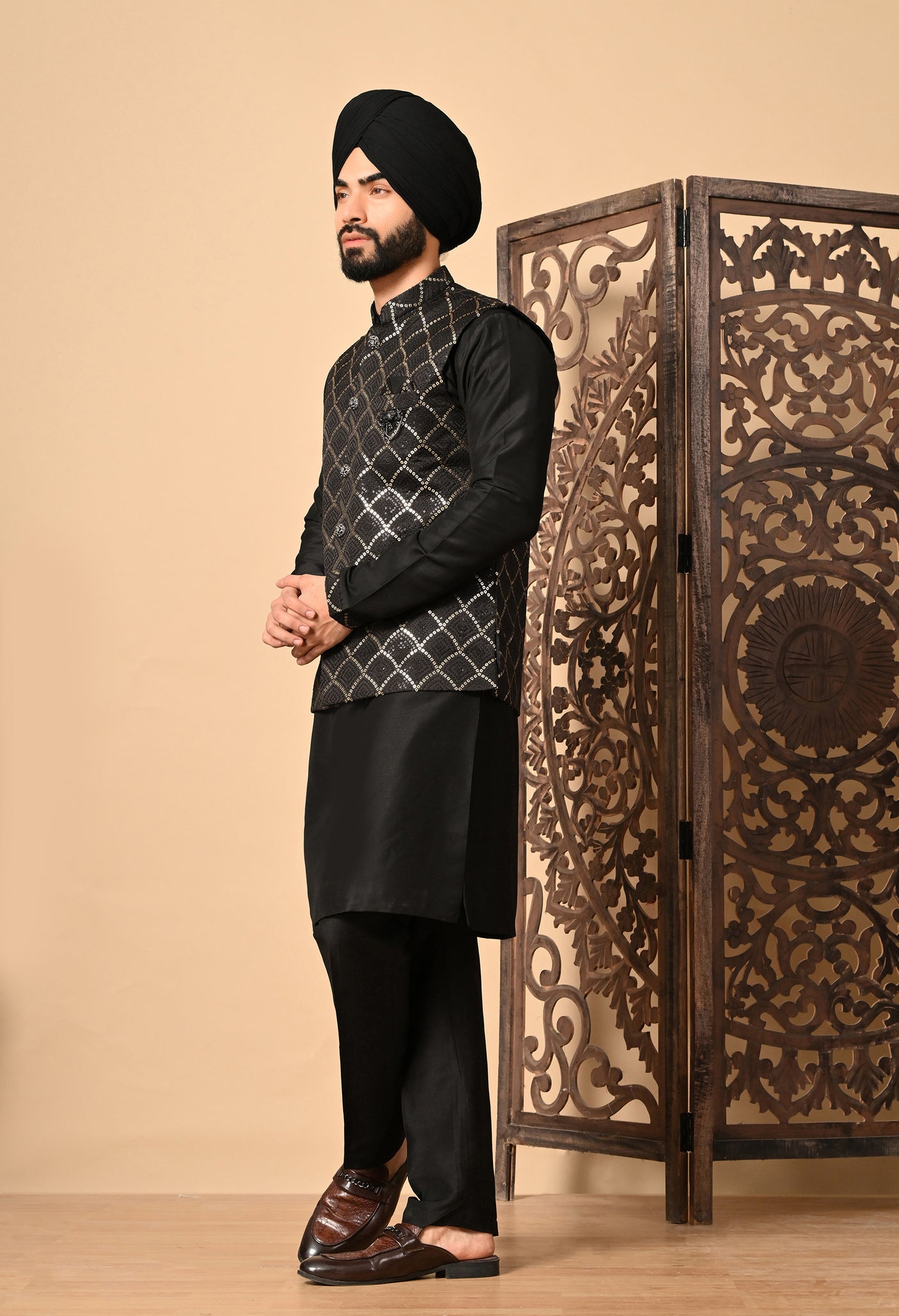 Black Dashing Kurta Pyjama 3 Pc Set