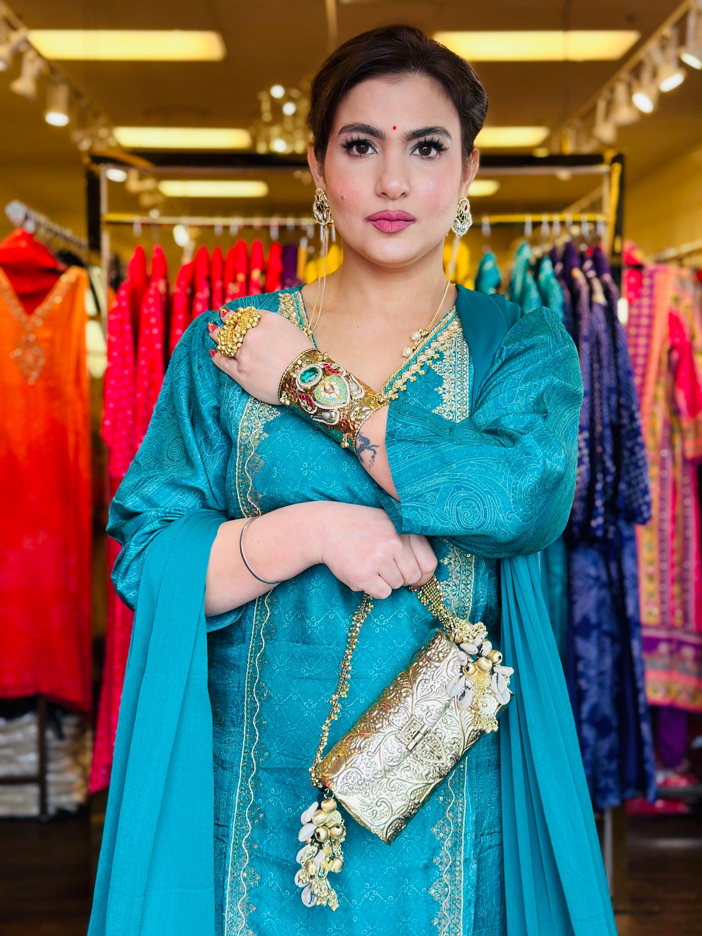 Hand cuff
Emerald Pachi Kundan detailing