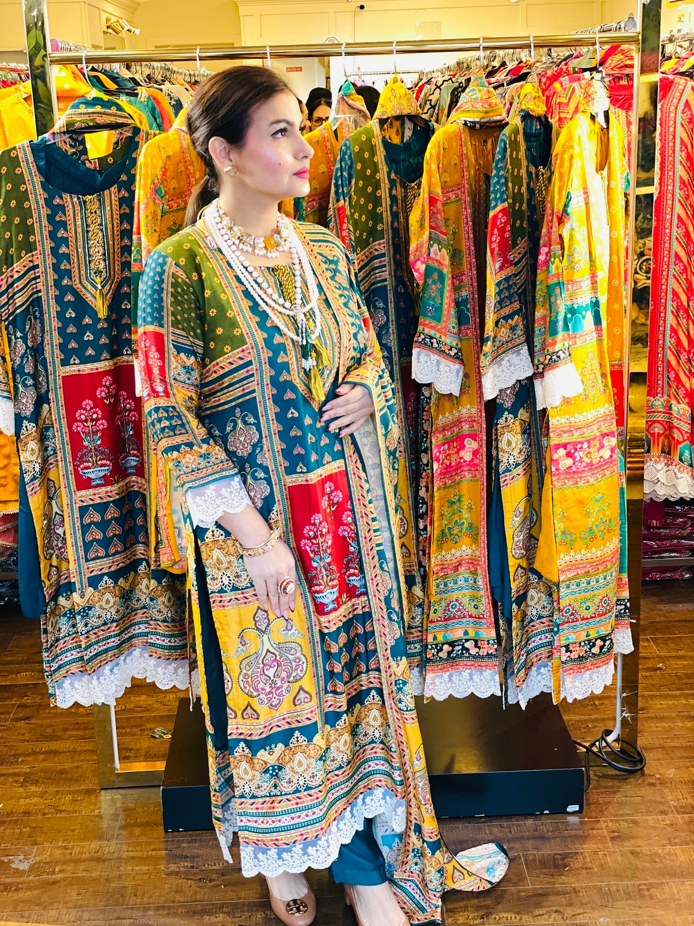 Rang Reza suit