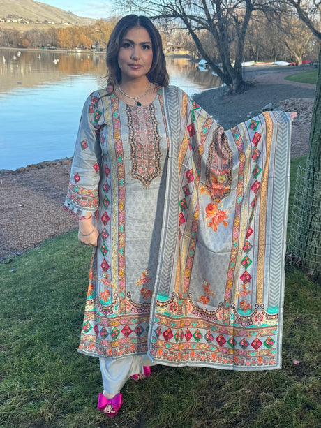 Pushtaini suit