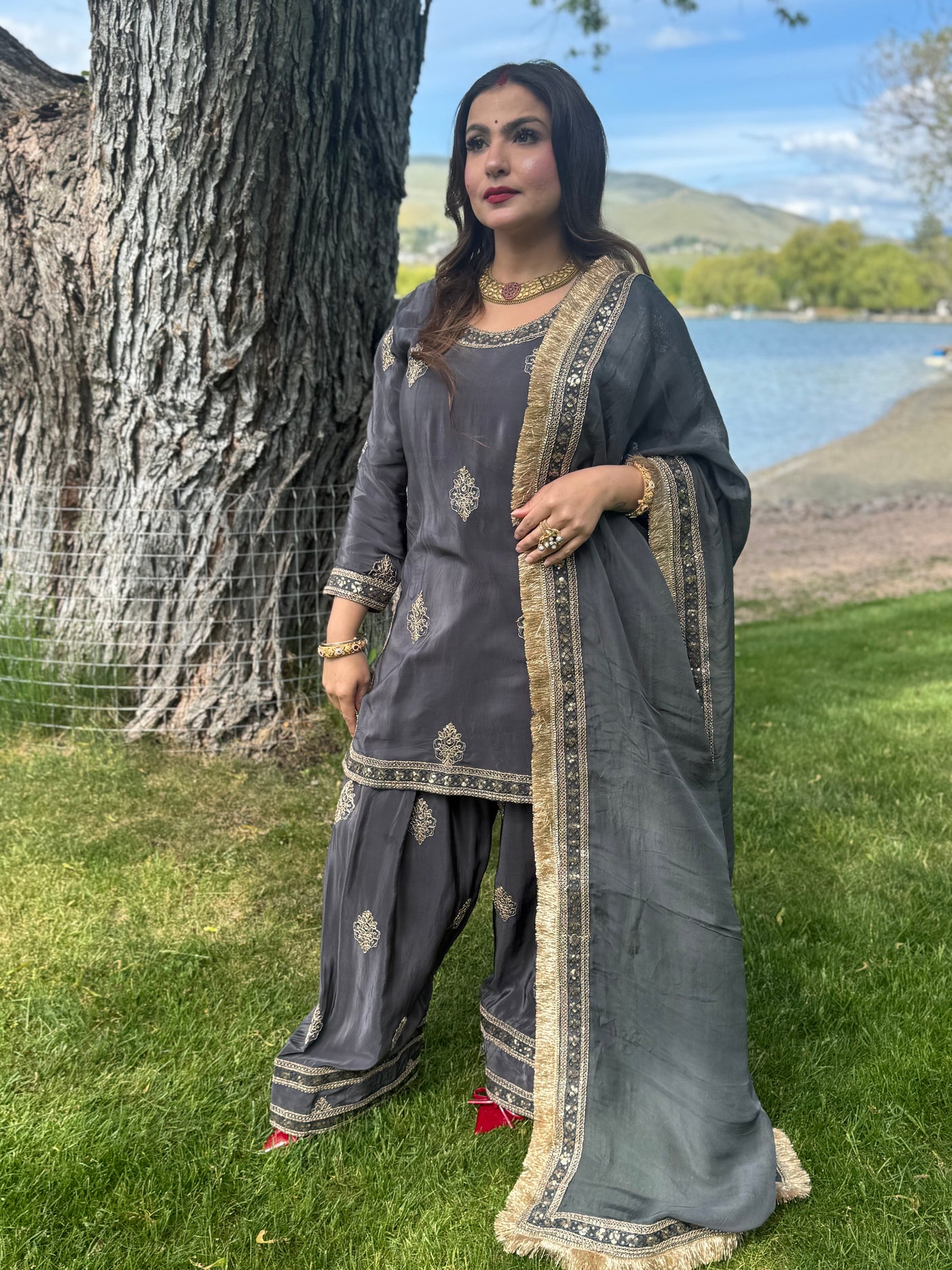 Farshi mami da suit