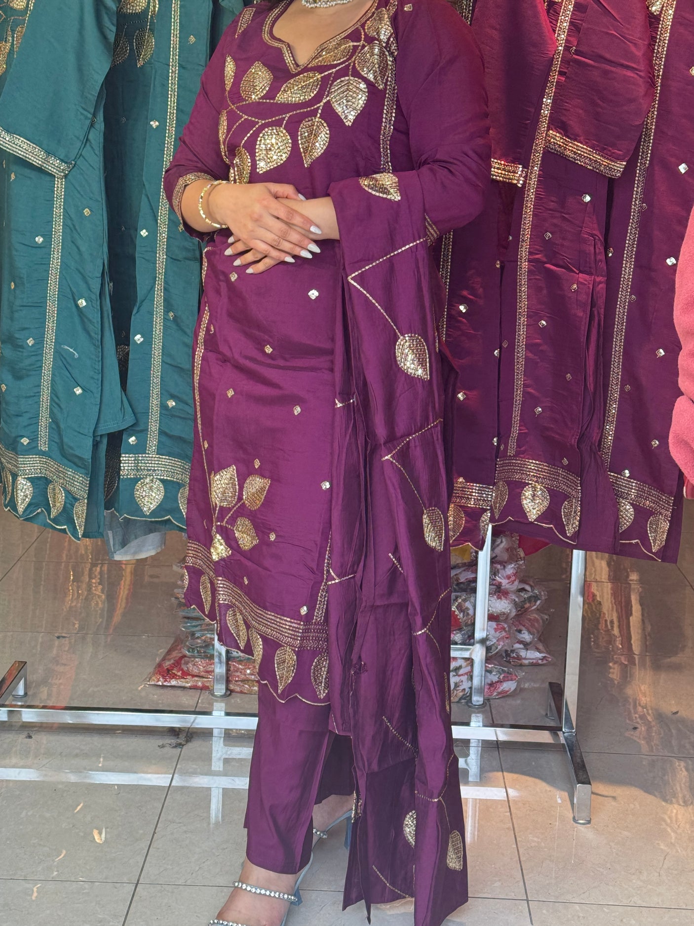 Mahek-rang suit