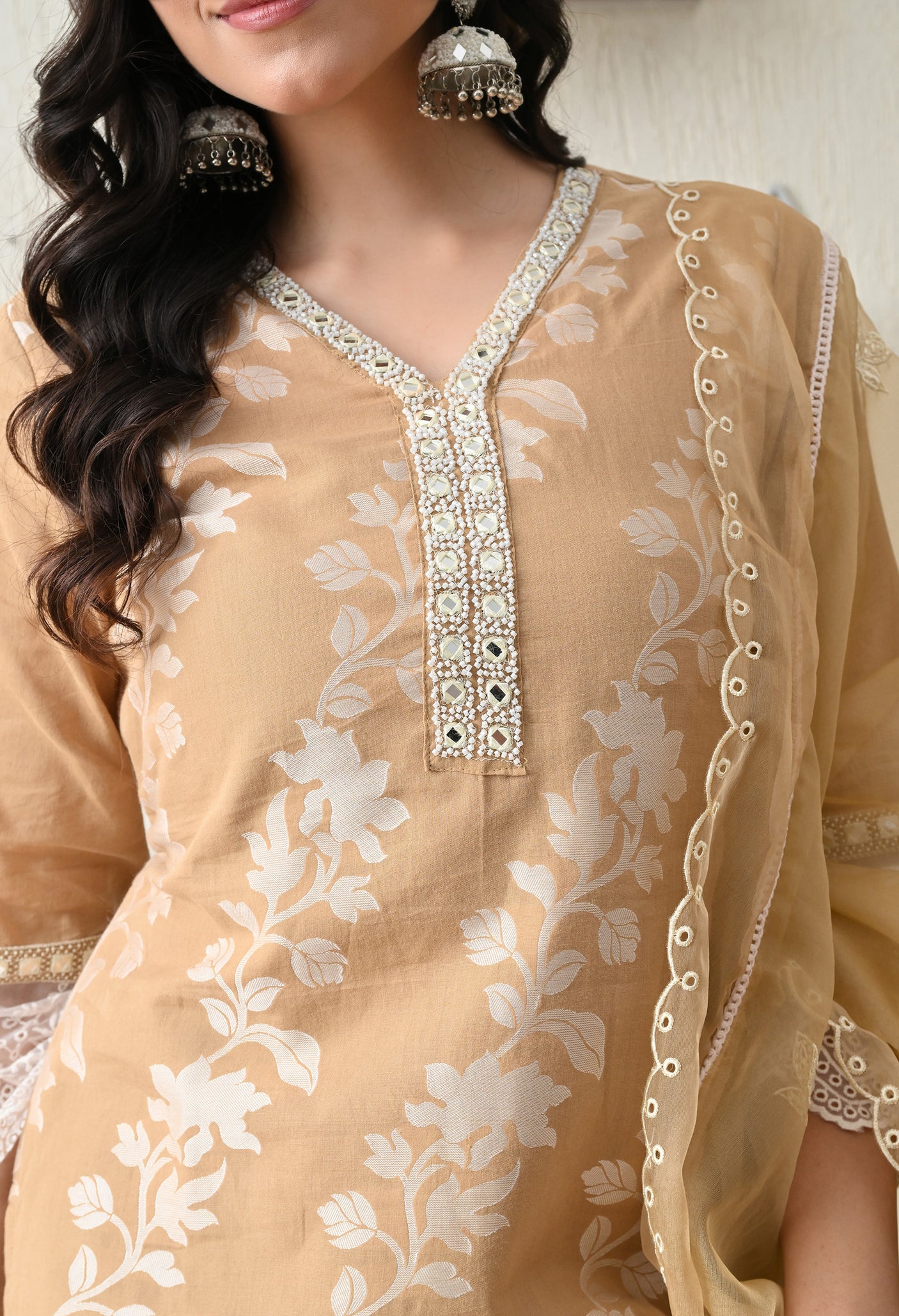 Mastani suit