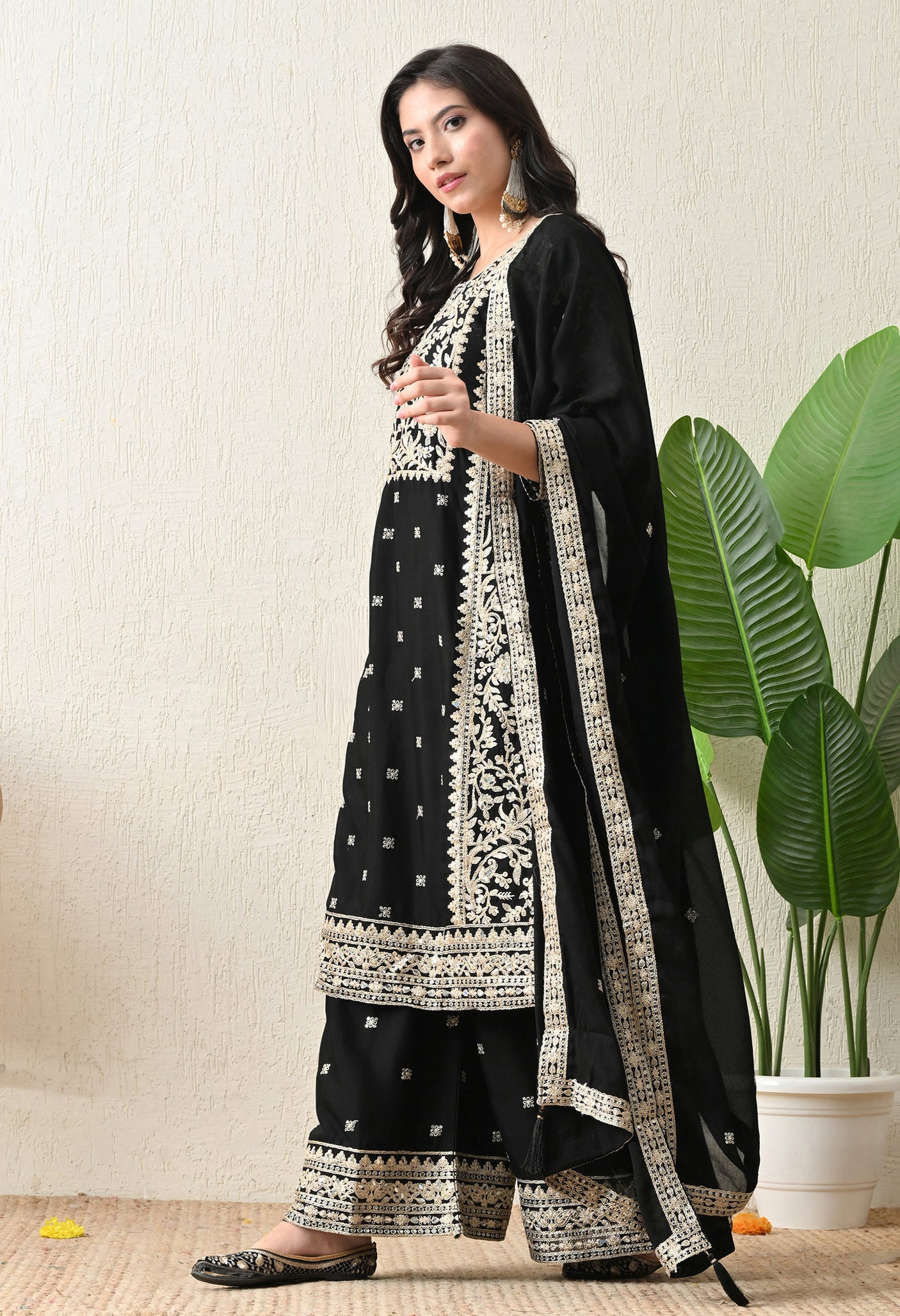 Ruhani suit