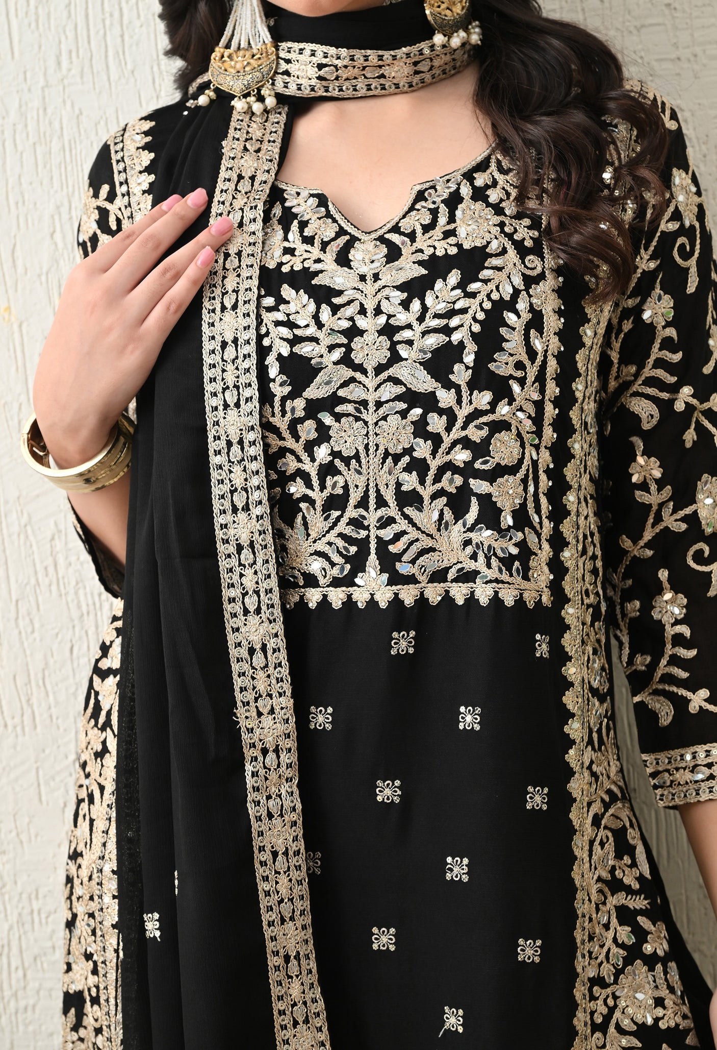 Ruhani suit
