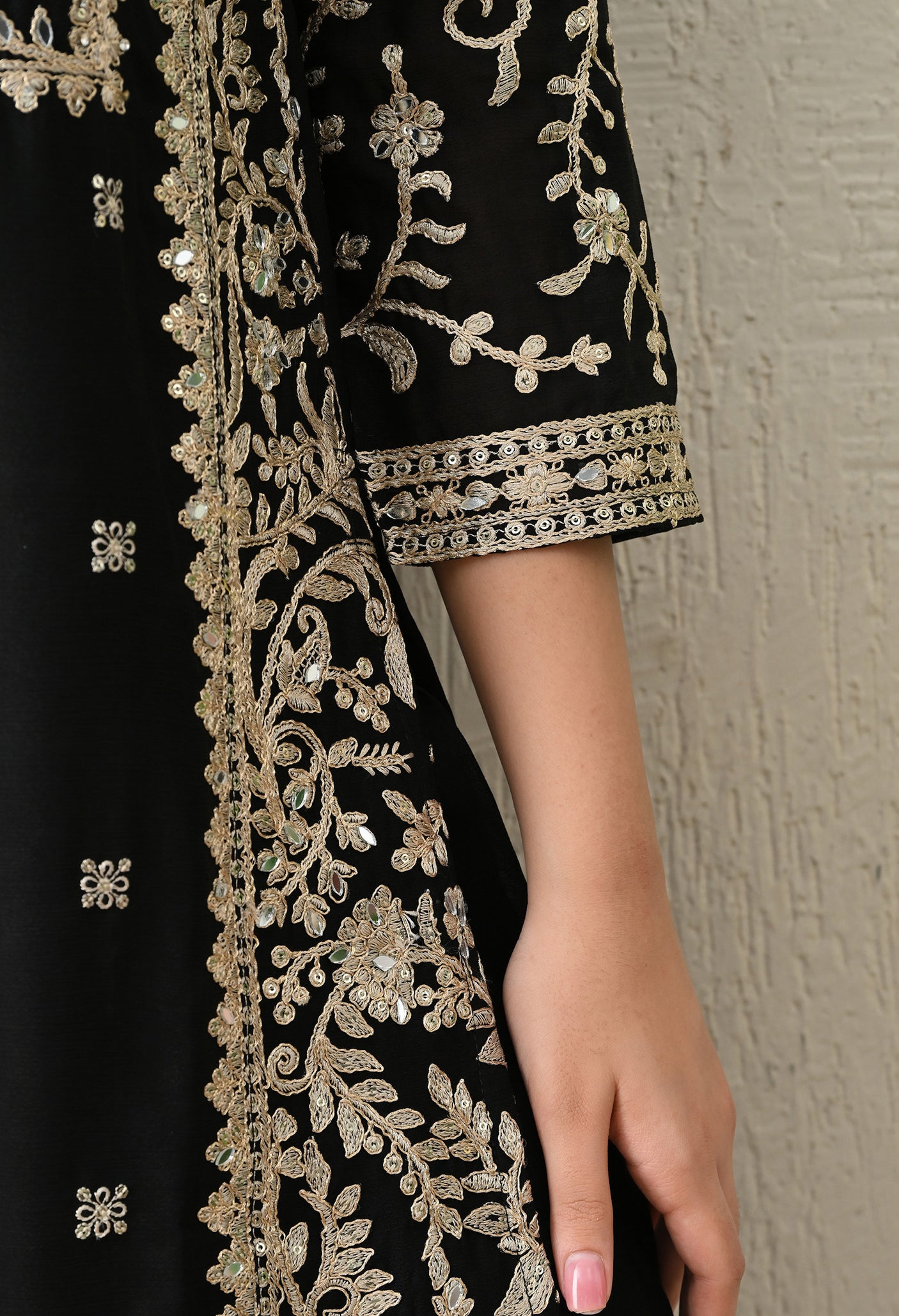 Ruhani suit
