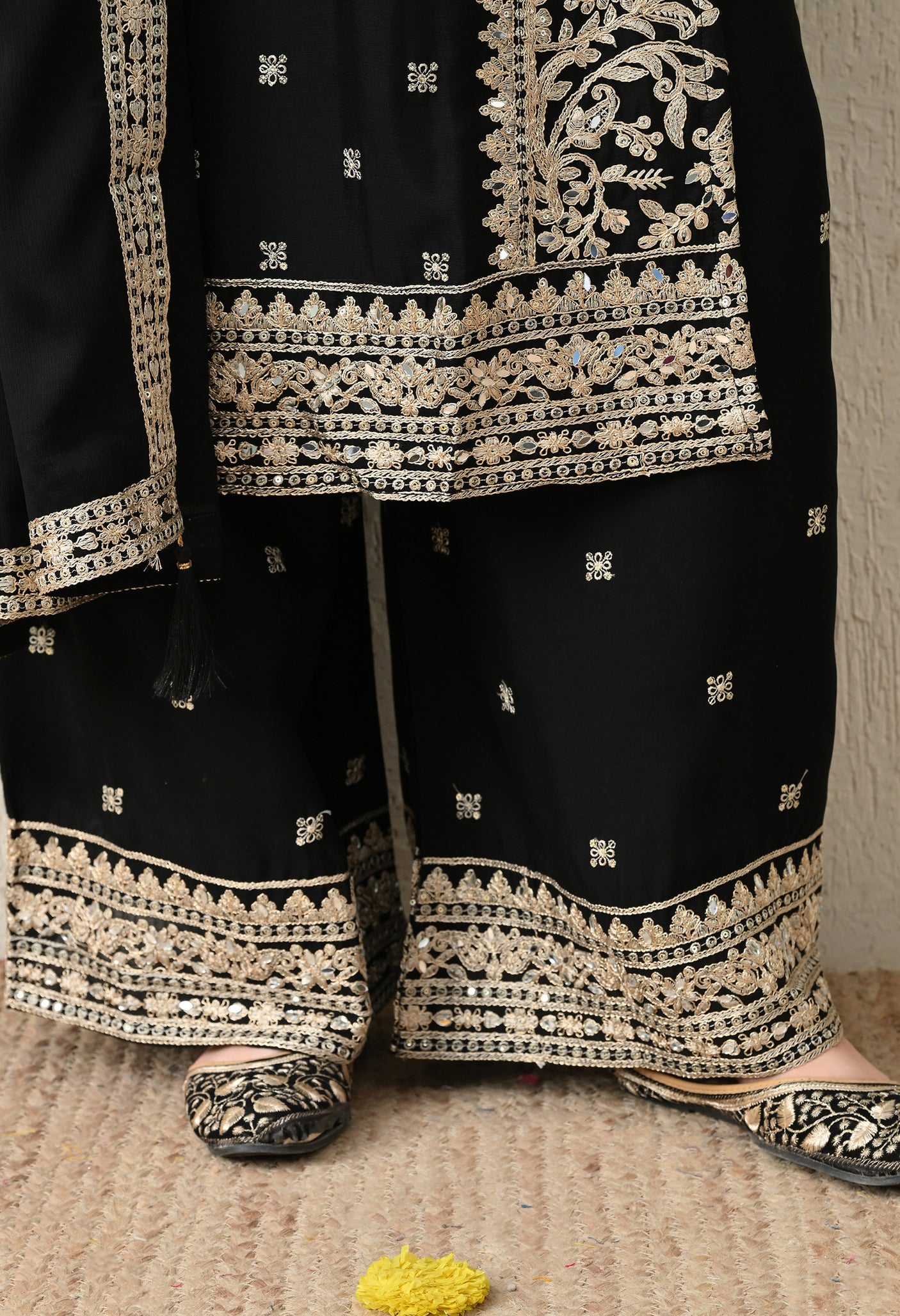 Ruhani suit