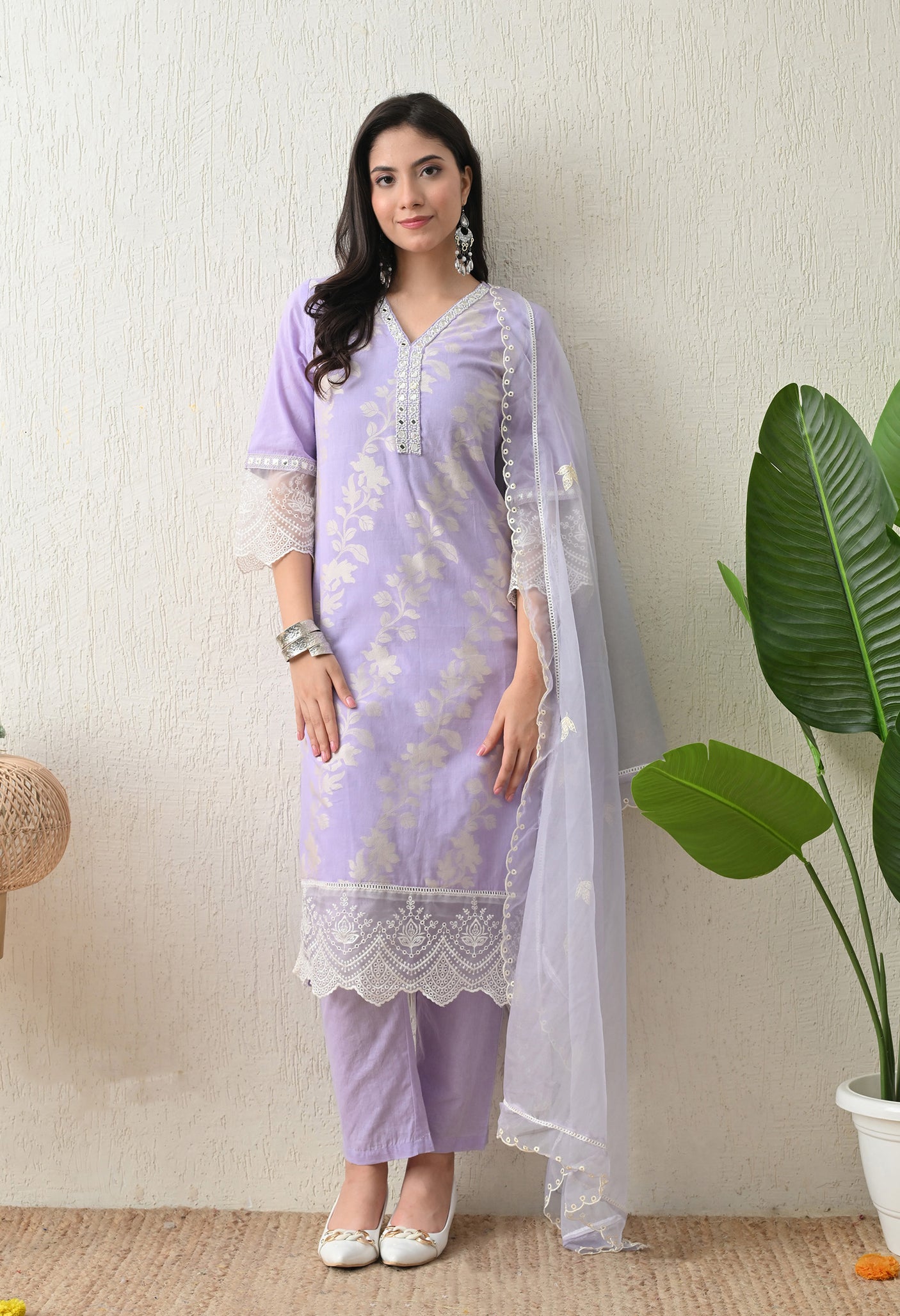 Mastani suit