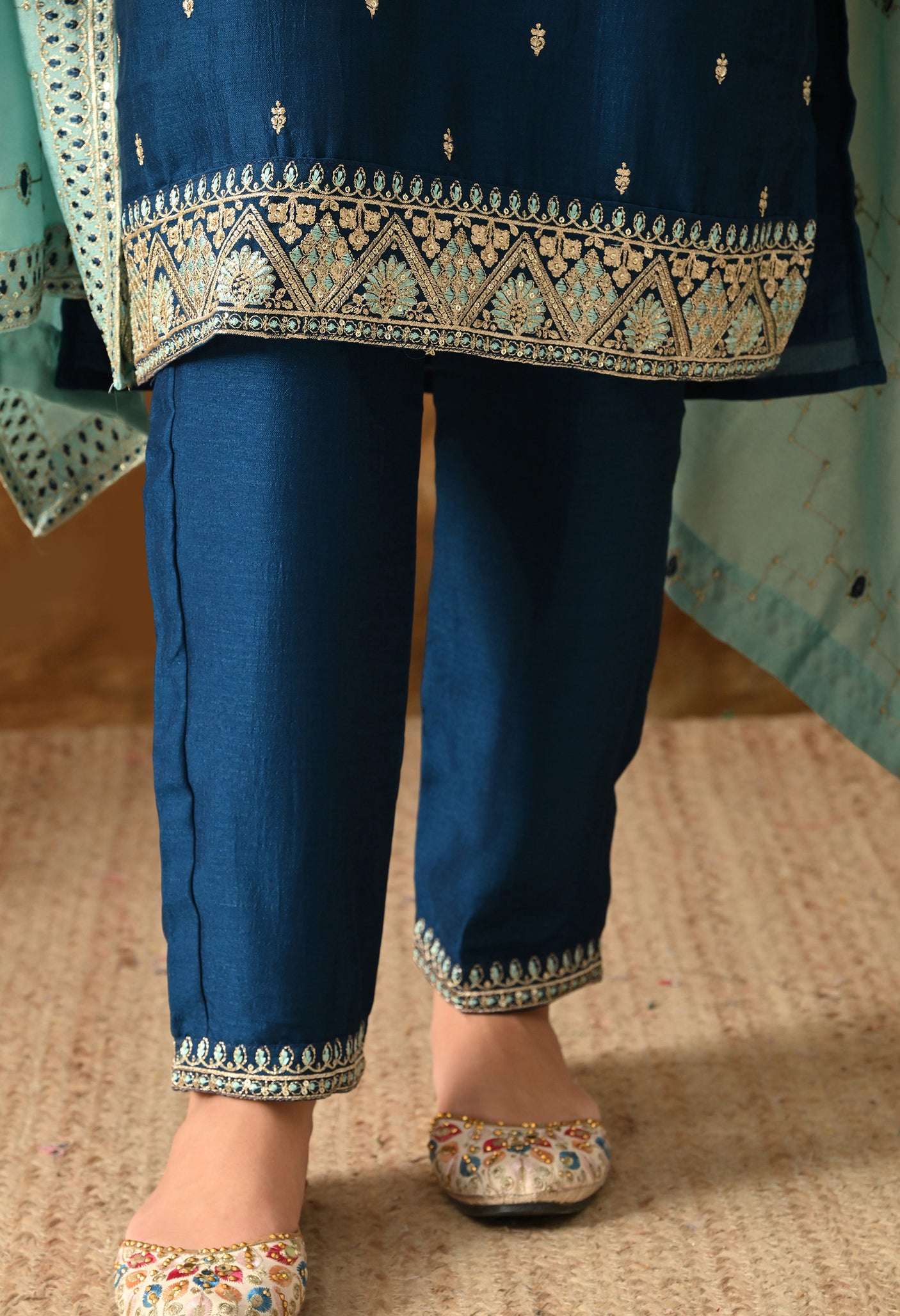 Neel Tara Chikankari Set