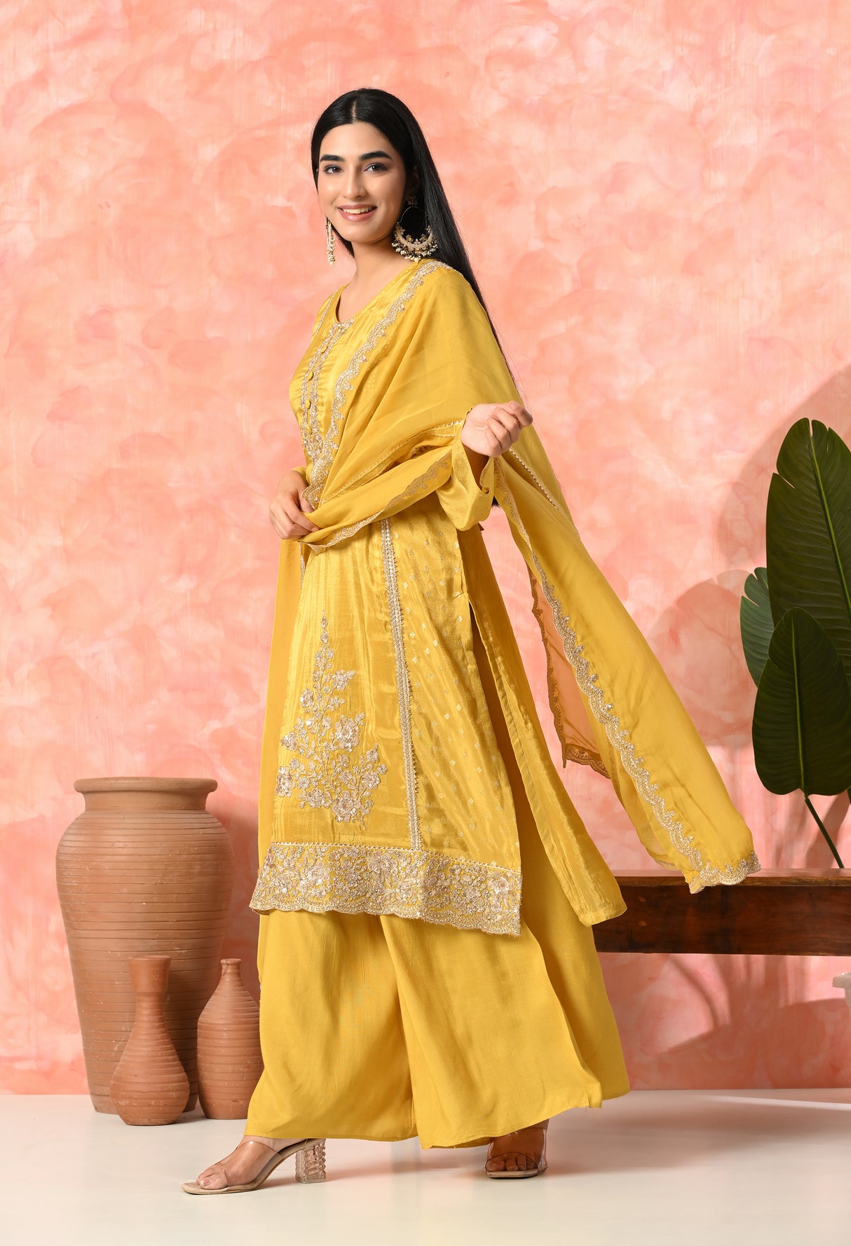 Sunehri saaz suit