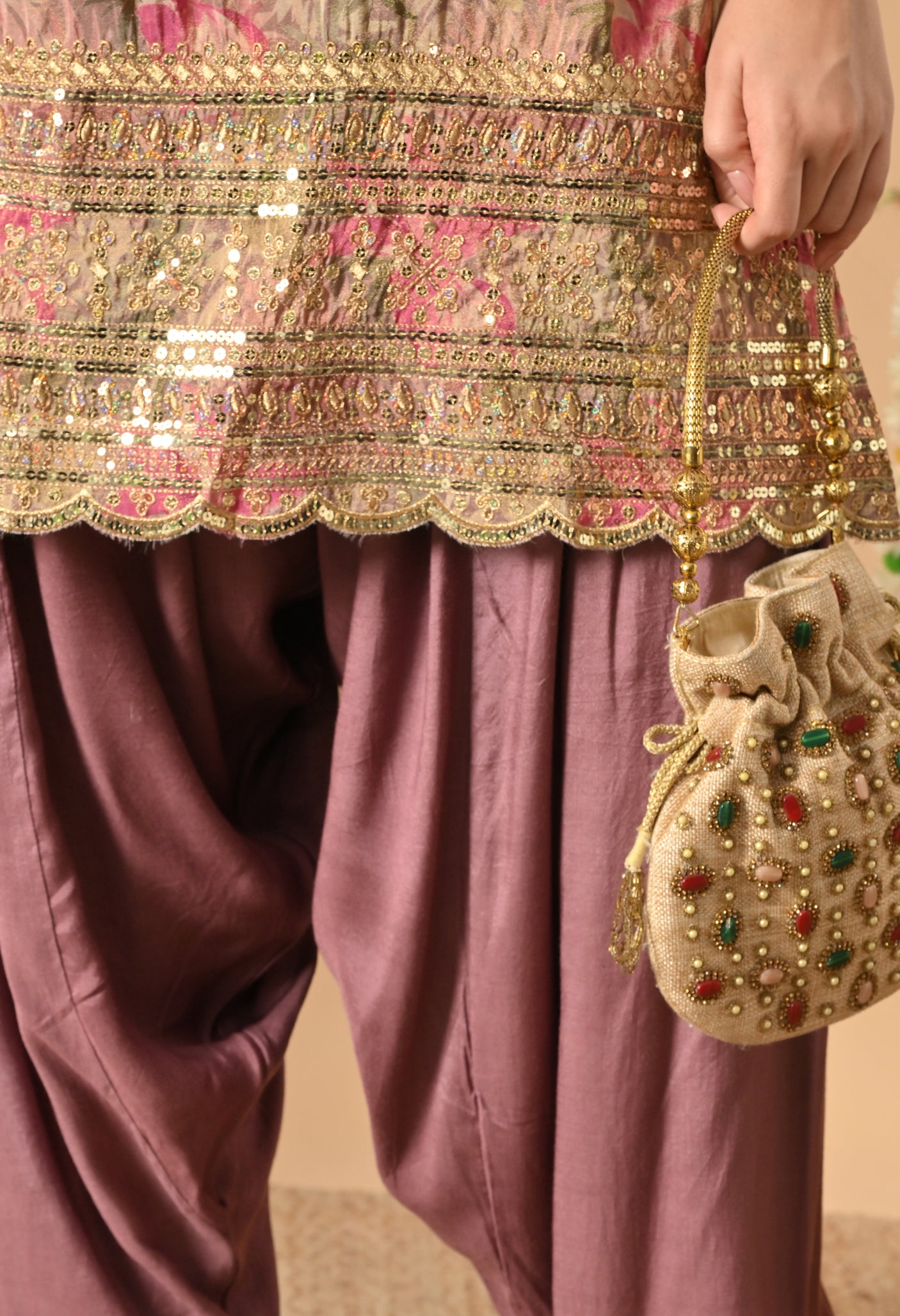 gulaboo ki khushboo