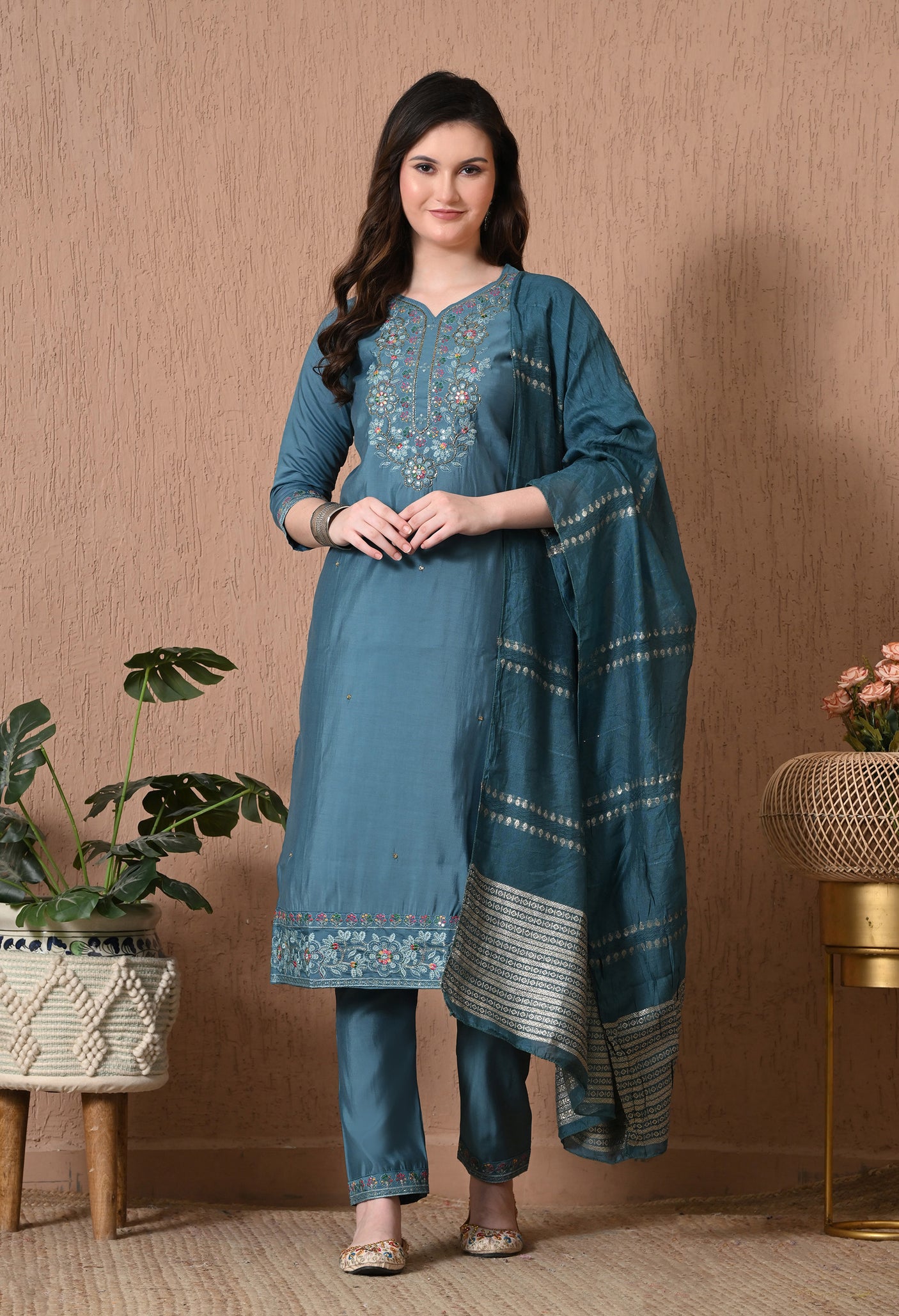 Juhi suit