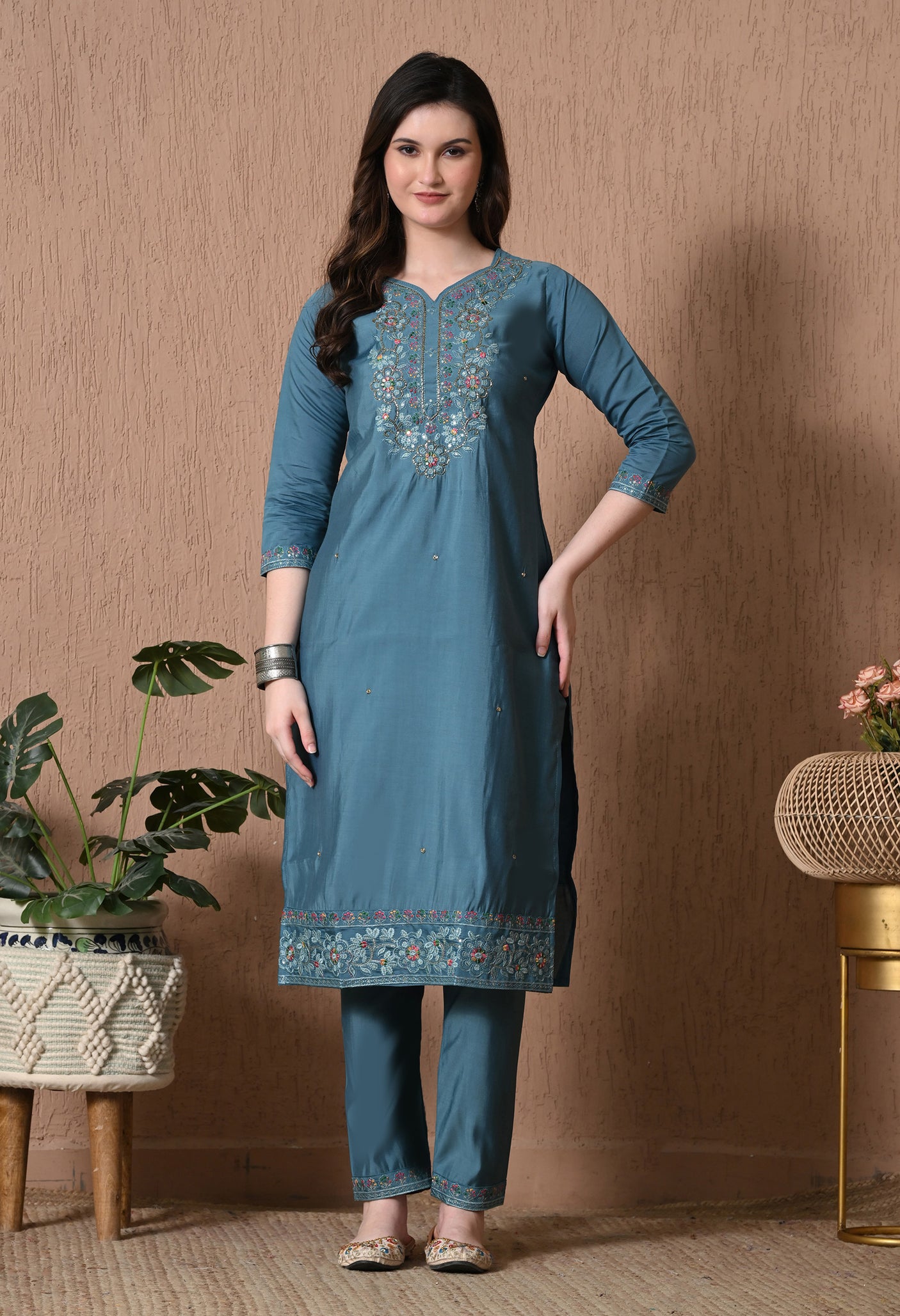 Juhi suit