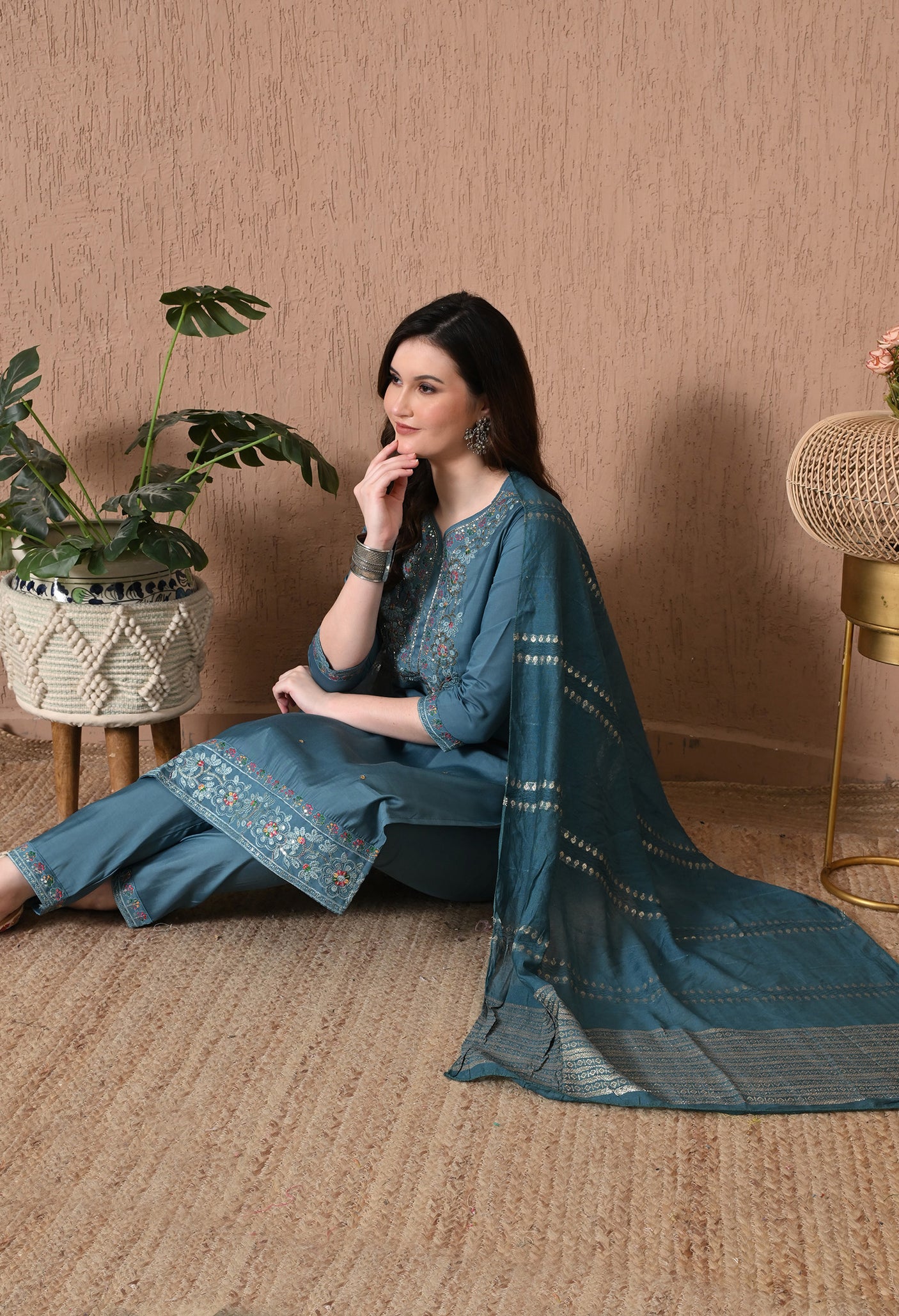 Juhi suit