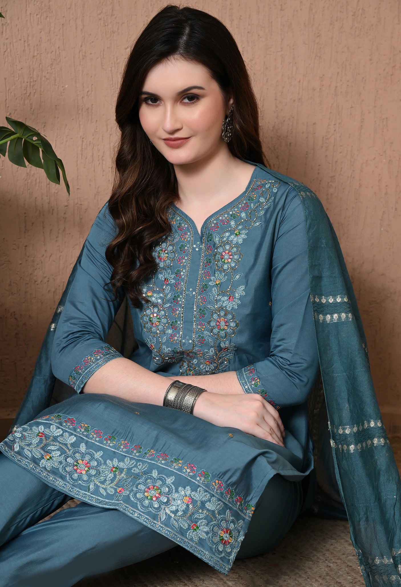 Juhi suit