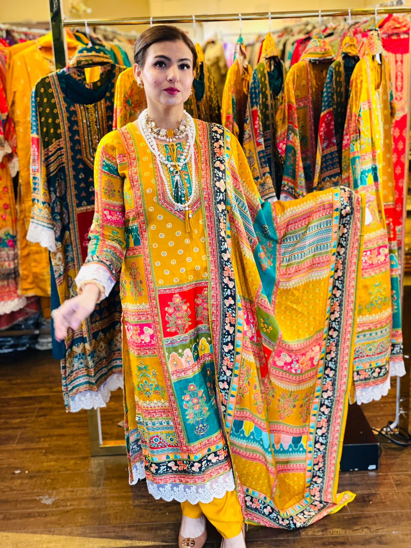 Rang Reza suit