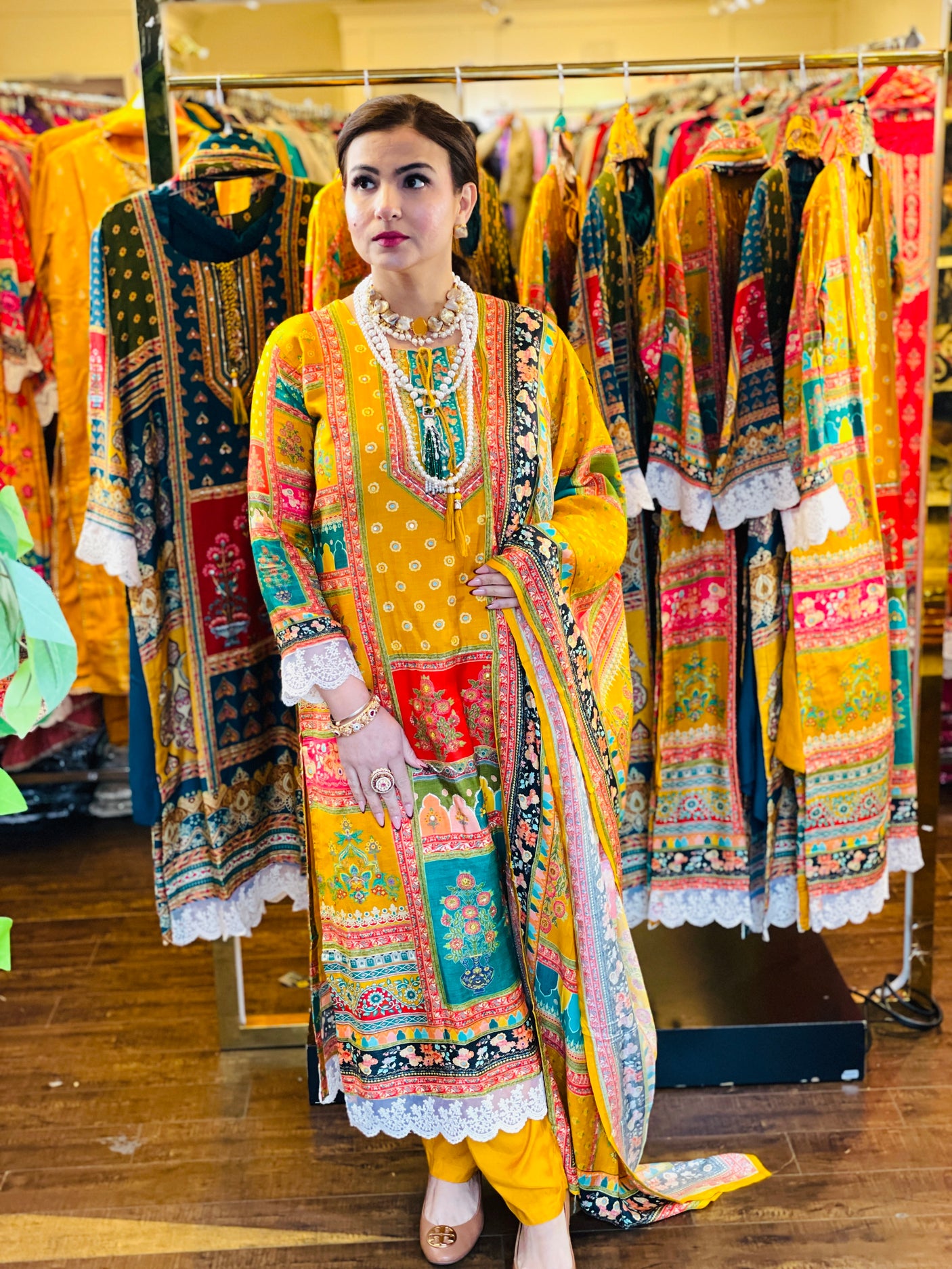 Rang Reza suit