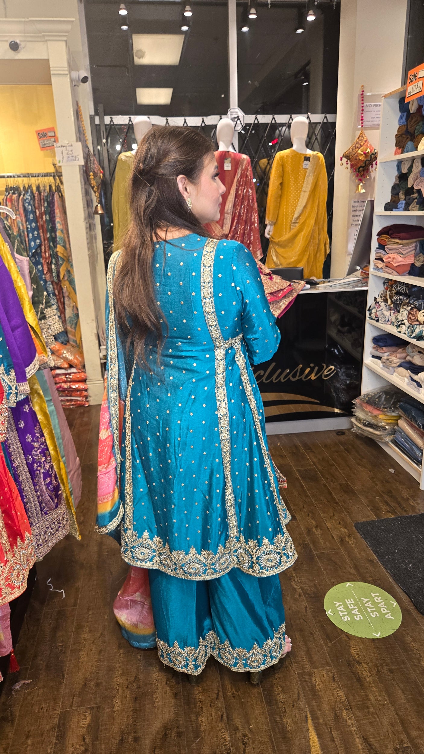 Sagnaa Wala Kali Suit
