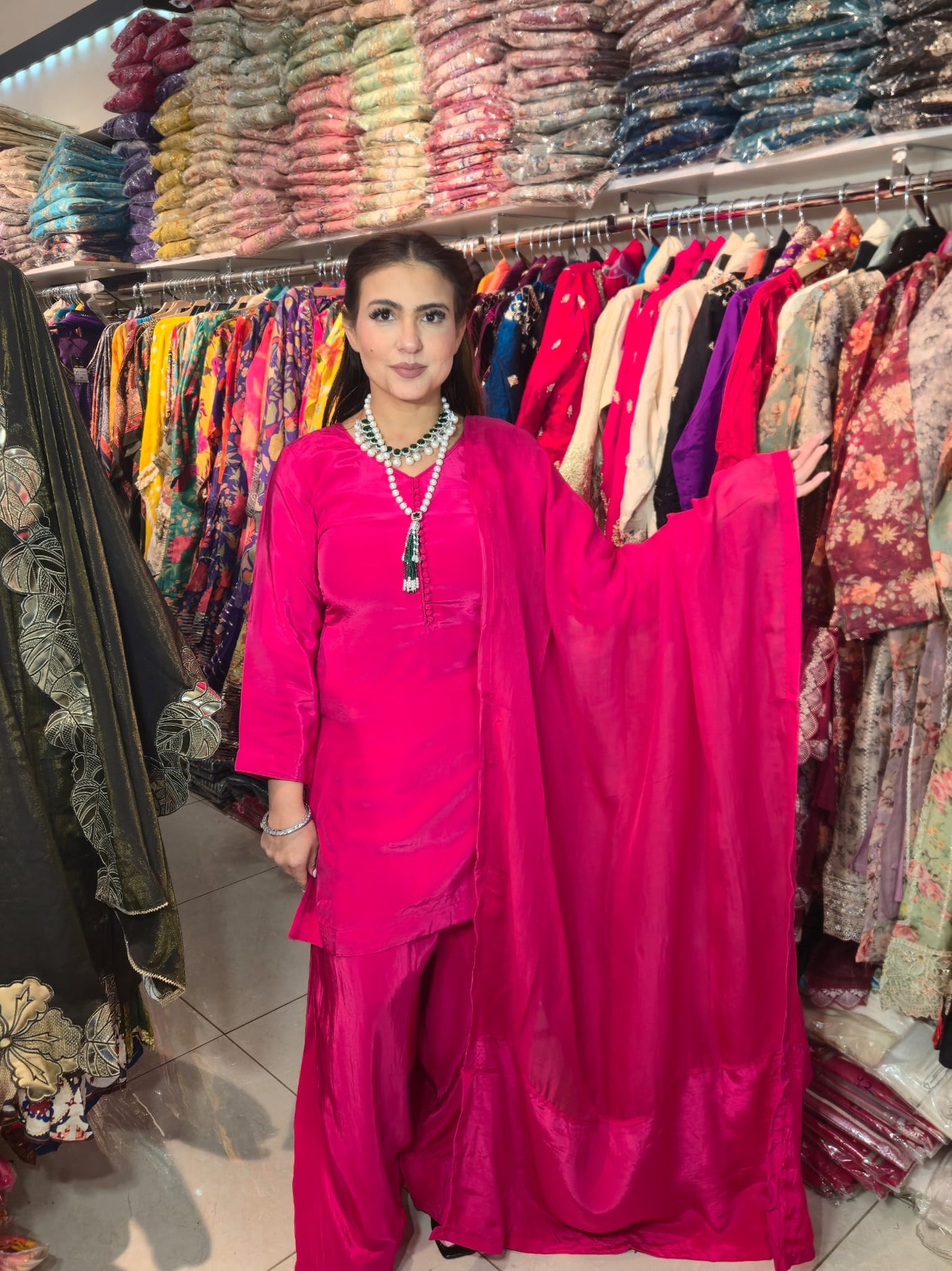 Farshi Hot Pink Disheen